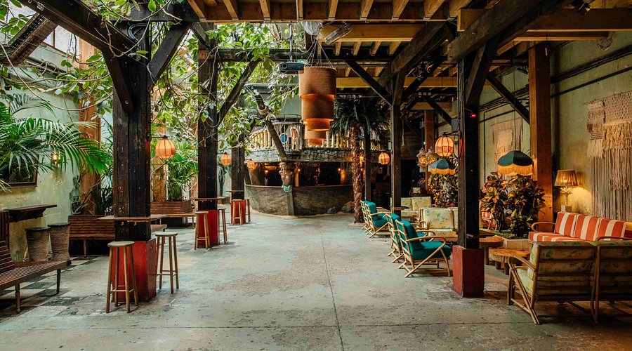 Le Comptoir Général Paris - grande salle tropicale et ambiance bohème