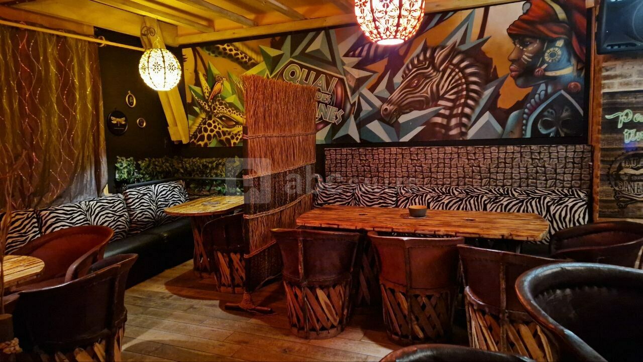 Intérieur du Quai des Bananes Lille ambiance chaude et colorée