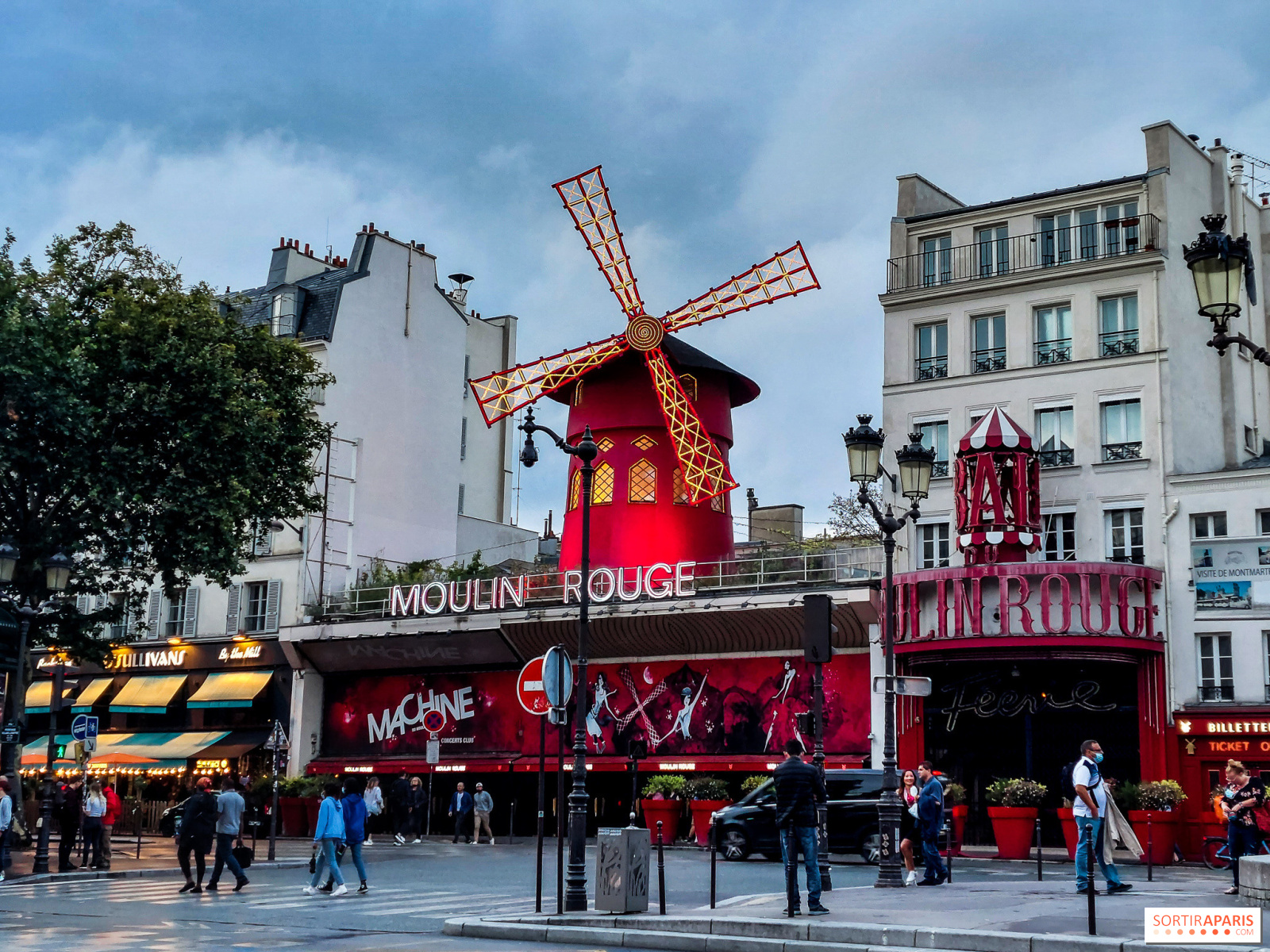 Le Rouge à Montmartre - bar rouge velours ambiance intimiste à Paris 18e