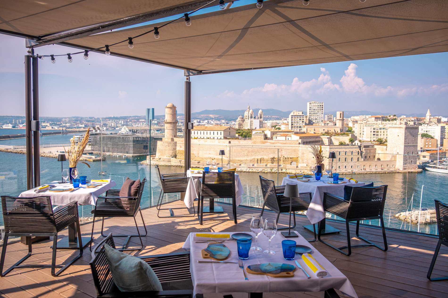 Sofitel Marseille rooftop luxe vue panoramique Vieux-Port