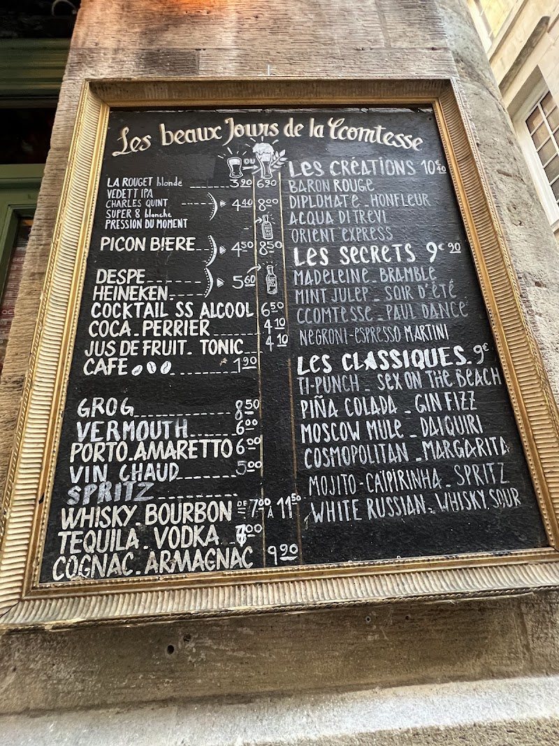 Ardoise des prix du bar La Comtesse à Bordeaux, cocktails à petit prix