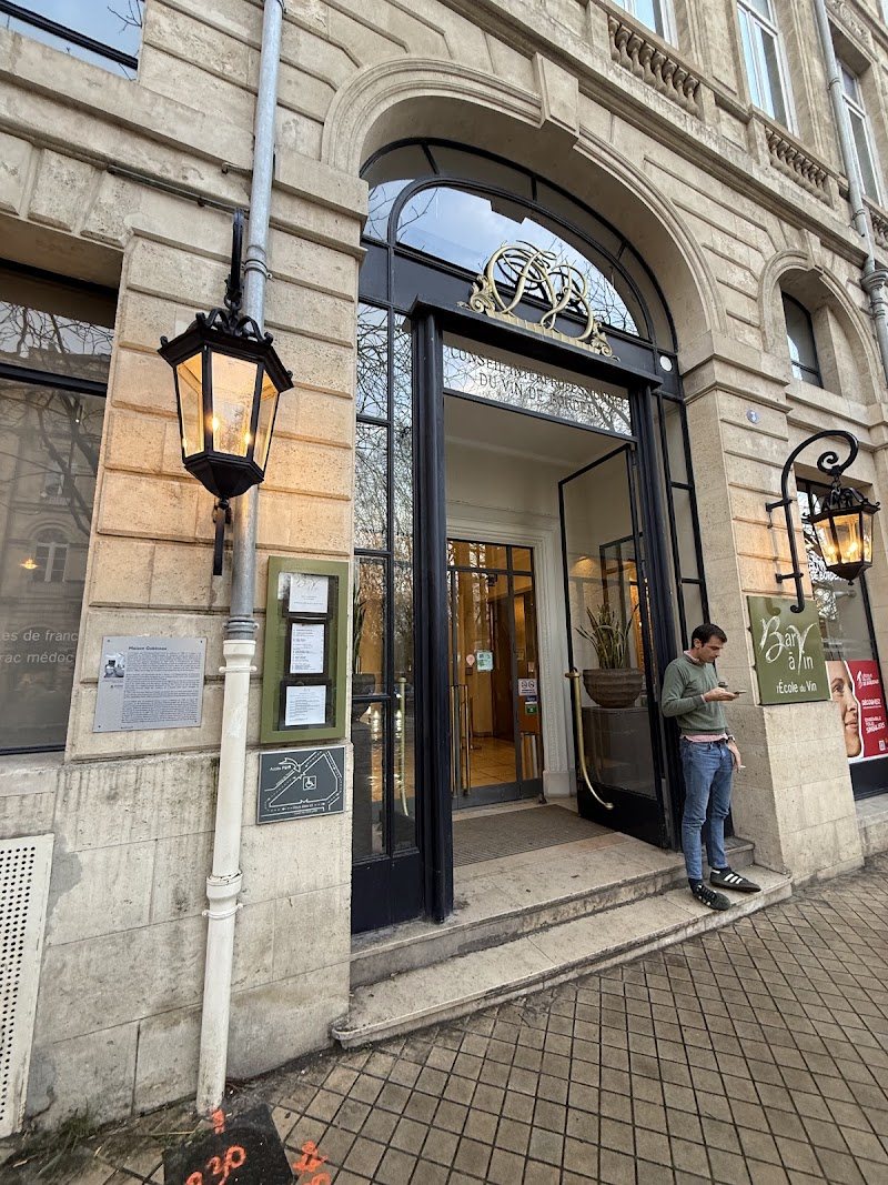 Façade du Bar à Vin de la Maison du Vin, cours du 30 Juillet à Bordeaux