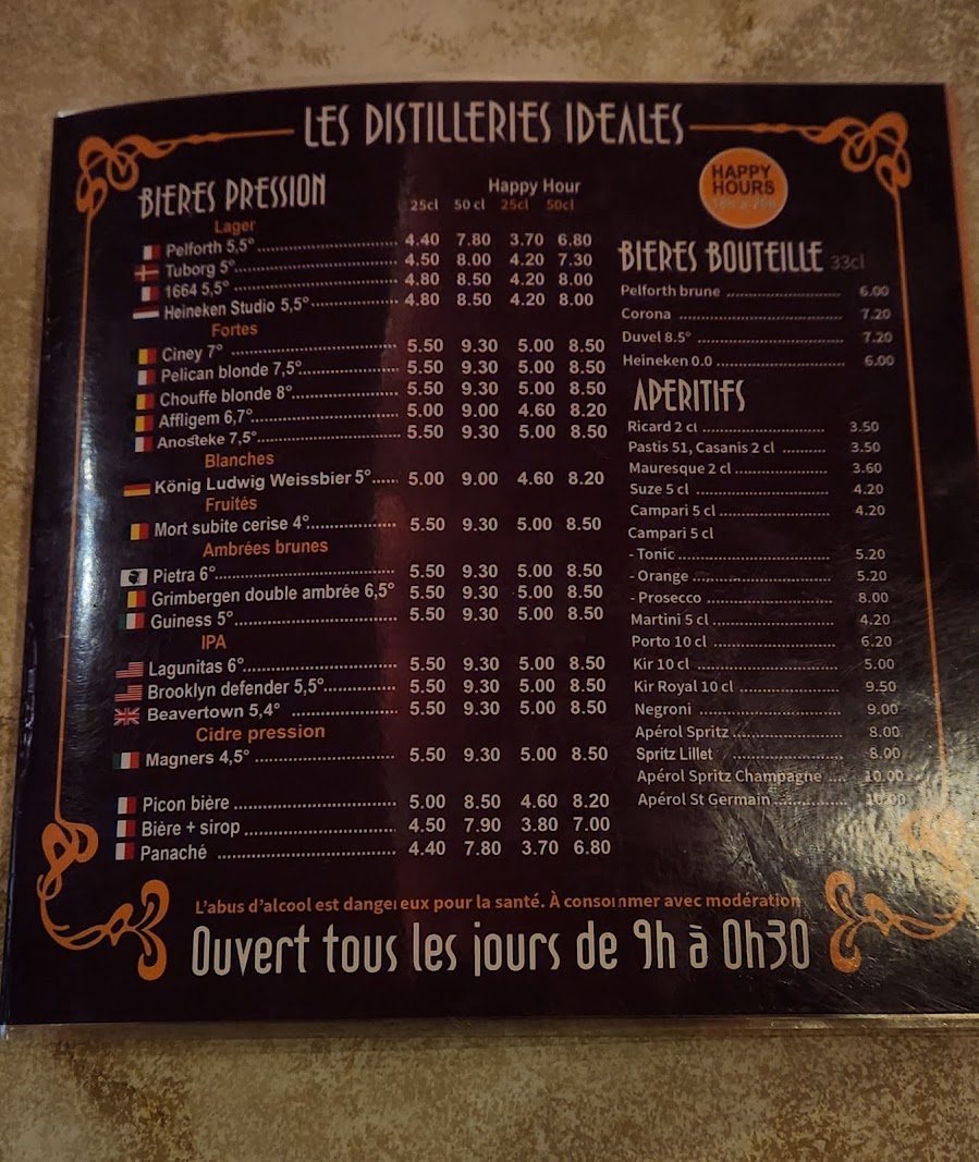 Ardoise des bières et du happy hour aux Distilleries Idéales, ouvert de 9h à 0h30